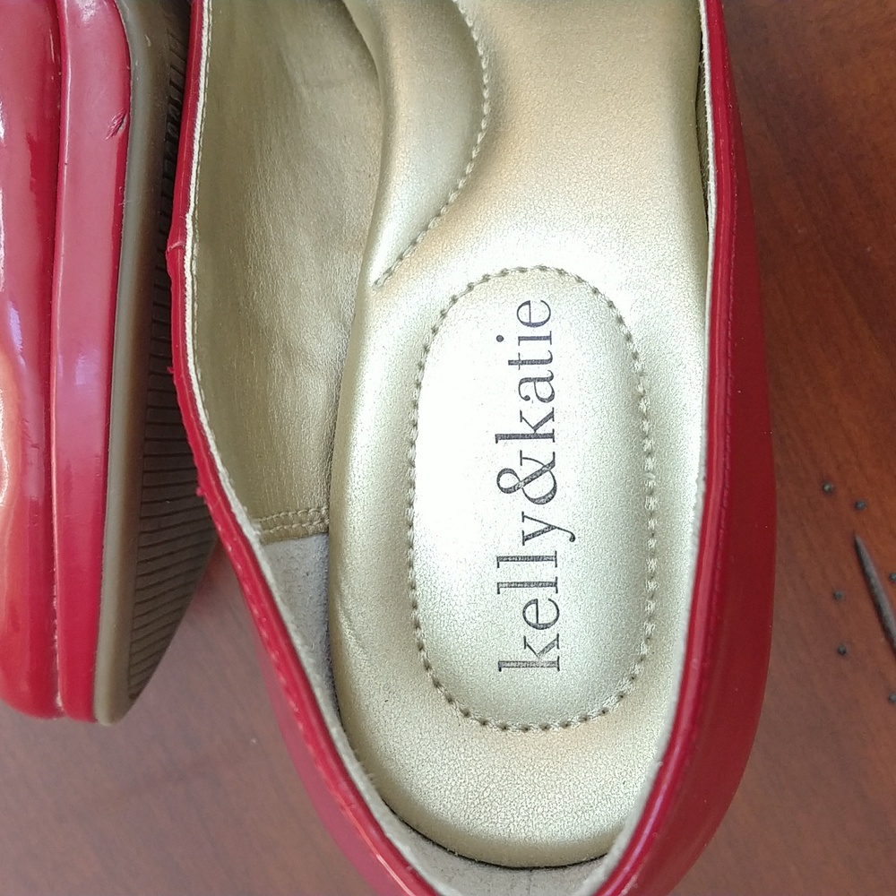 Red Pumps - Picture 4 of 5
